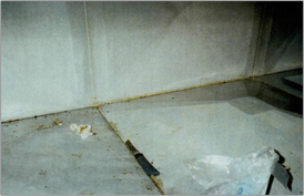 例2パネル型水槽の漏水